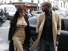Kim Kardashian aparece decotada ao chegar em ateliê de estilista em Paris