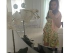 Fernanda Machado faz selfie em espelho e exibe barrigão de grávida