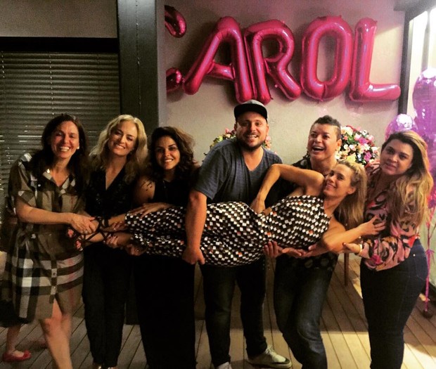 Carolina Dieckmann comemora aniversário com amigos (Foto: Instagram / Reprodução)