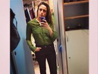 Fernanda Gentil faz 'carão' em selfie tirada no espelho