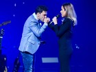 Com Graciele na plateia, Wanessa canta com Zezé di Camargo em show
