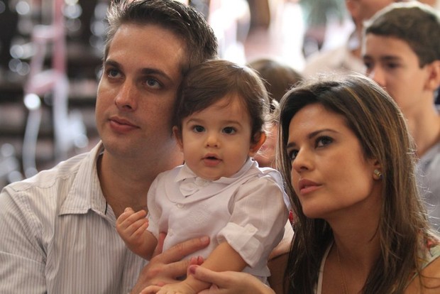 Raquel Nunes com o marido e o filho (Foto: Divulgação)