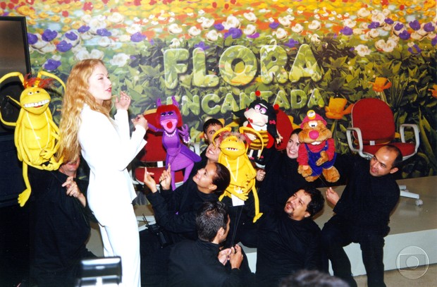 Manipuladores dos bonecos de Flora Encantada (Foto: Acervo Globo)