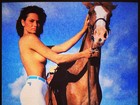 Luiza Brunet posta foto antiga fazendo topless com cavalo