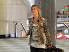 De cara limpa, Giovanna Ewbank embarca em aeroporto de SP