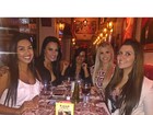 Amanda Djehdian janta com Tamires e outras ex-BBBs em São Paulo