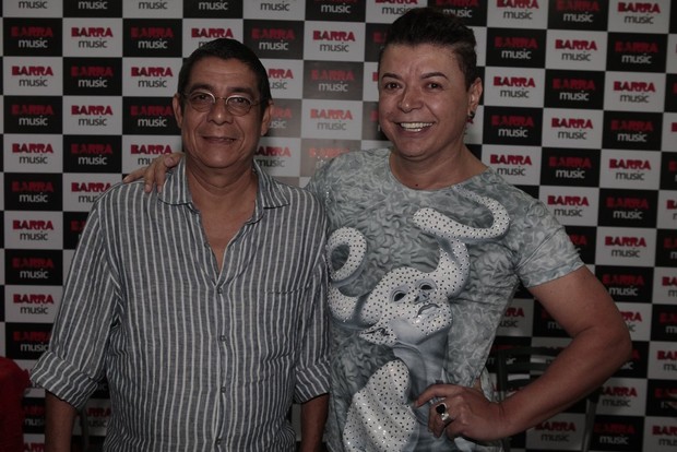Zeca Pagodinho e David Brazil em show na Zona Oeste do Rio (Foto: Isac Luz/ EGO)