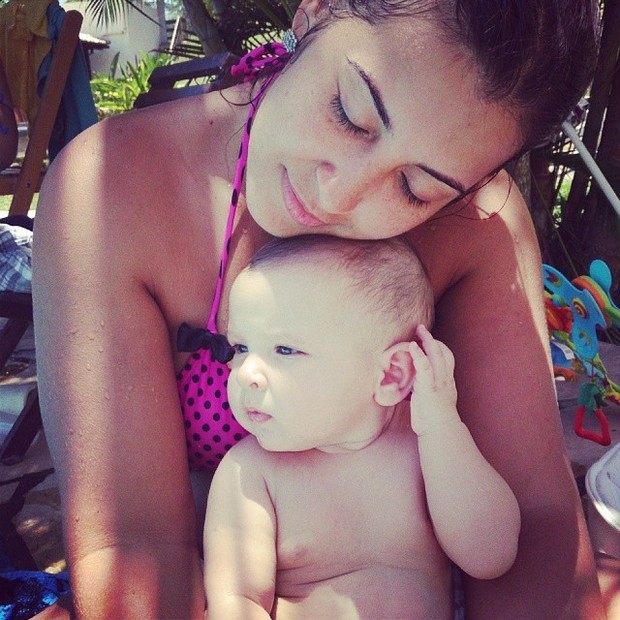 Priscila Pires e o filho (Foto: Instagram / Reprodução)