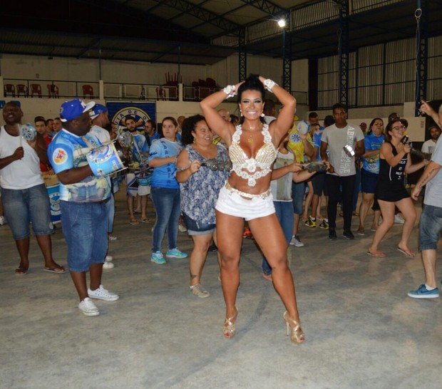 Cinthia Santos  (Foto: Ayres Assessoria / Divulgação )