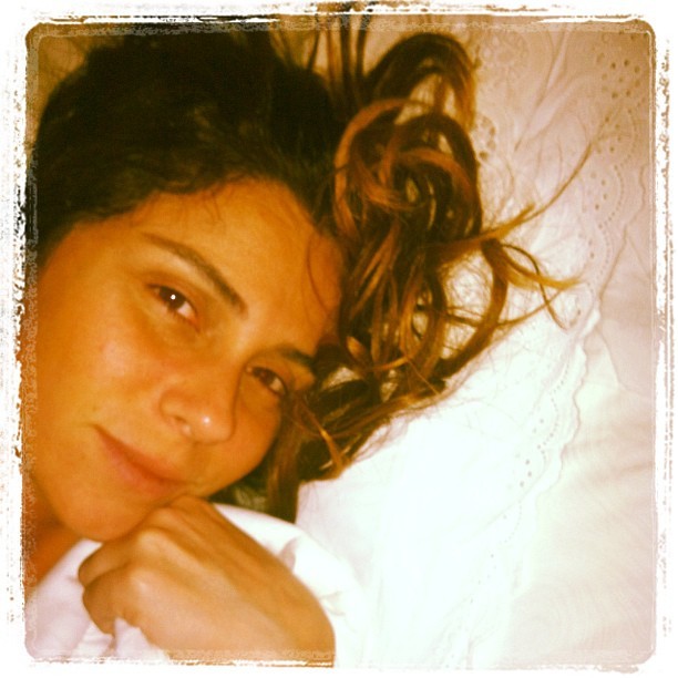 Giovanna Antonelli madruga e posta foto sem make e com cara de sono (Foto: Instagram)
