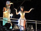 Paula Fernandes se fantasia de Cleópatra no carnaval de Salvador