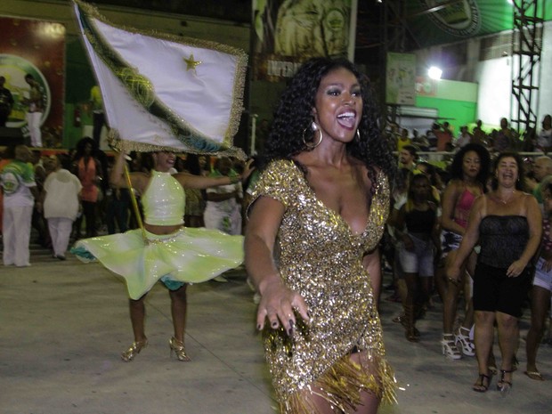 Cris Vianna na quadra da Imperatriz Leopoldinense na Zona Norte do Rio (Foto: Marcos Fernandes/ Ag. News)