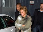Beyoncé esconde barriga e jornal diz que ela está grávida de Jay Z