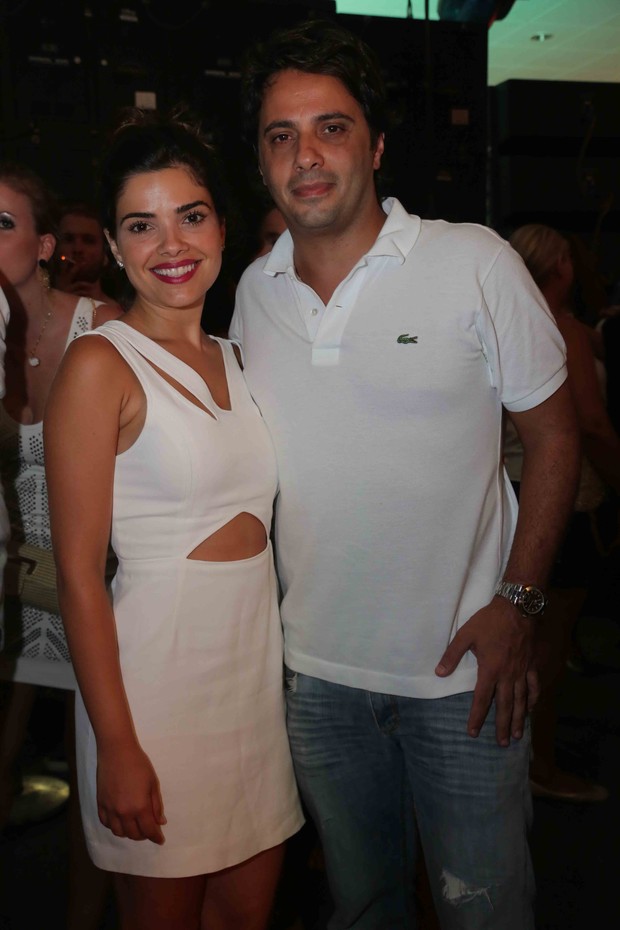 Vanessa Giácomo e o namorado, Giuseppe Dioguardi, em festa de réveillon (Foto: Miguel Sá/Divulgação)