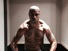Adriano posa de Hulk e mostra corpo sarado: 'Como nos velhos tempos'