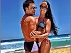 Zezé Di Camargo relaxa na praia ao lado da namorada, Graciele Lacerda