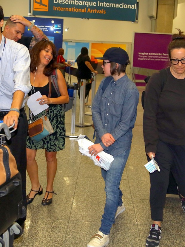 Ellen Page chega ao Rio de Janeiro (Foto: Gabriel Reis / Ag. News)