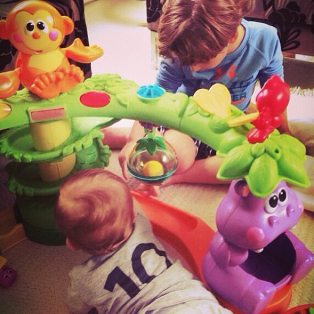 Claudia Leitte posta foto dos filhos brincando (Foto: Instagram / Reprodução)