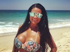 Após briga com Melão, Solange Gomes posa na praia e provoca