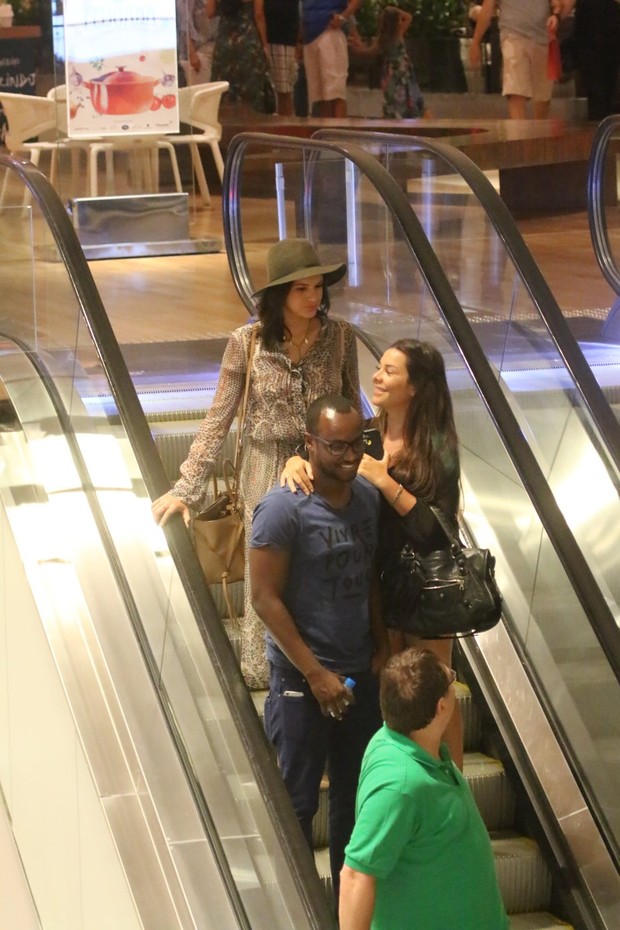 Thiaguinho, Fernanda Souza e Bruna Marquezine (Foto: Fabio Moreno/Agnews)