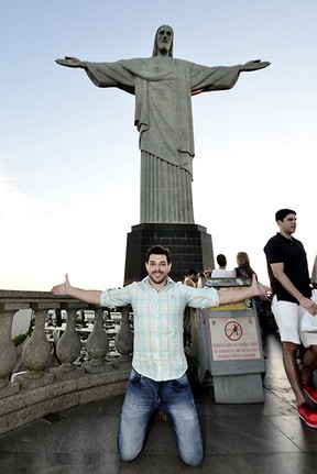 “Tenho muita fé. Cristo me representa e está fazendo um mês que ganhei o programa. É um momento de louvor. Só tenho que agradecer", disse Cézar Lima, vencedor do BBB 15  (Foto: Roberto Teixeira/EGO)