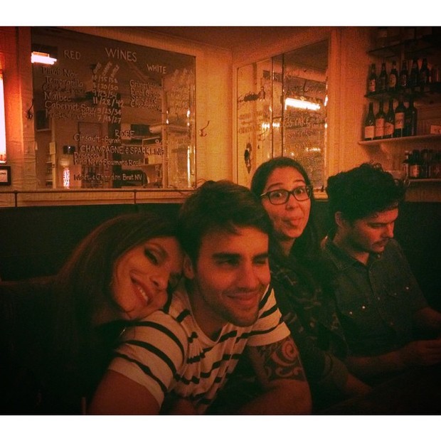 Ivete Sangalo com o marido, Daniel Cady, e amigos em restaurante em Nova York, nos Estados Unidos (Foto: Instagram/ Reprodução)
