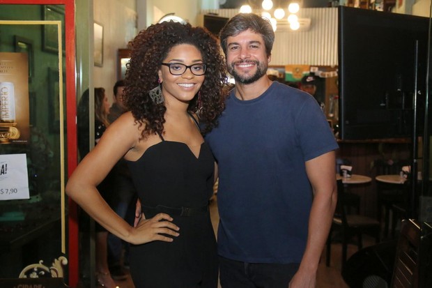 Juliana Alves e o namorado, Ernani Nunes, em festa na Zona Oeste do Rio (Foto: Daniel Pinheiro/ Ag. News)