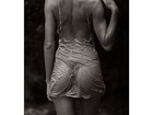 Vestido molhado revela curvas perfeitas de Candice Swanepoel
