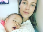 Luana Piovani posa com a filha Liz no pediatra: 'Gratidão'