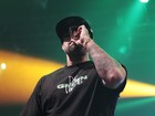 Vocalista da Cypress Hill fuma 'cigarro suspeito' durante show em SP