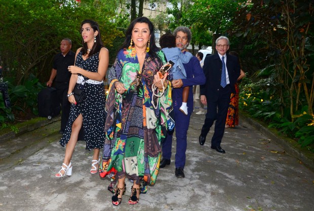 Regina Casé e a família (Foto: Webert Belicio / Ag News )