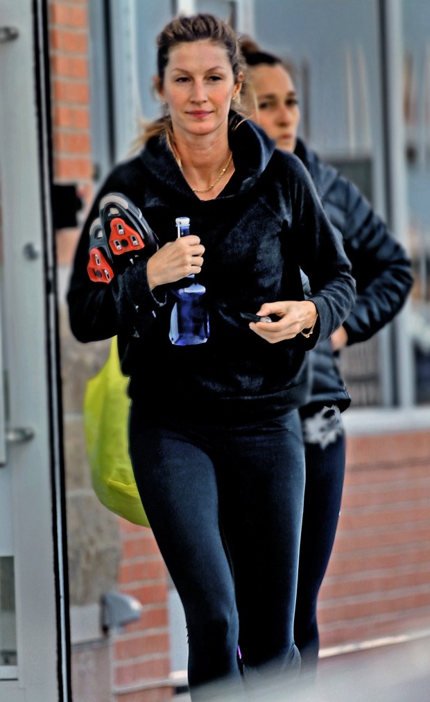 Gisele Bündchen deixa academia em Boston, nos Estados Unidos (Foto: AKM-GSI/ Agência)