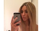 Kim Kardashian revela que look loiro é resultado do uso de uma peruca