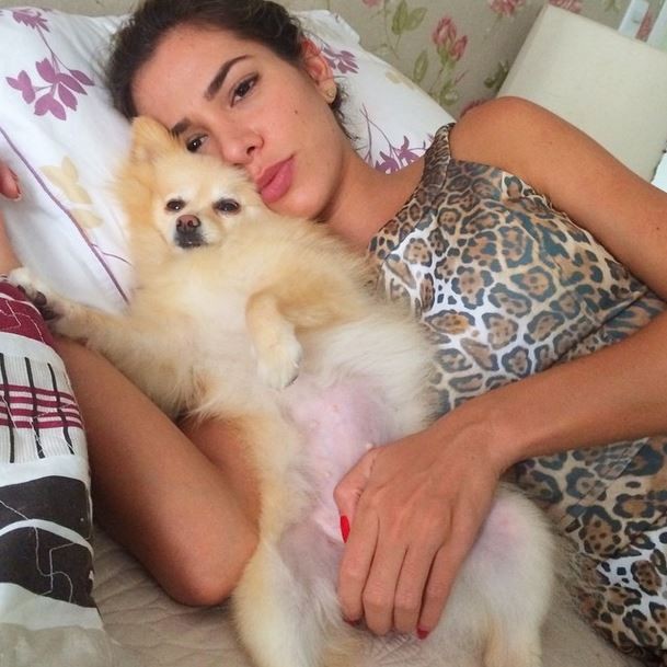 Adriana Santanna e cachorro (Foto: Instagram / Reprodução)