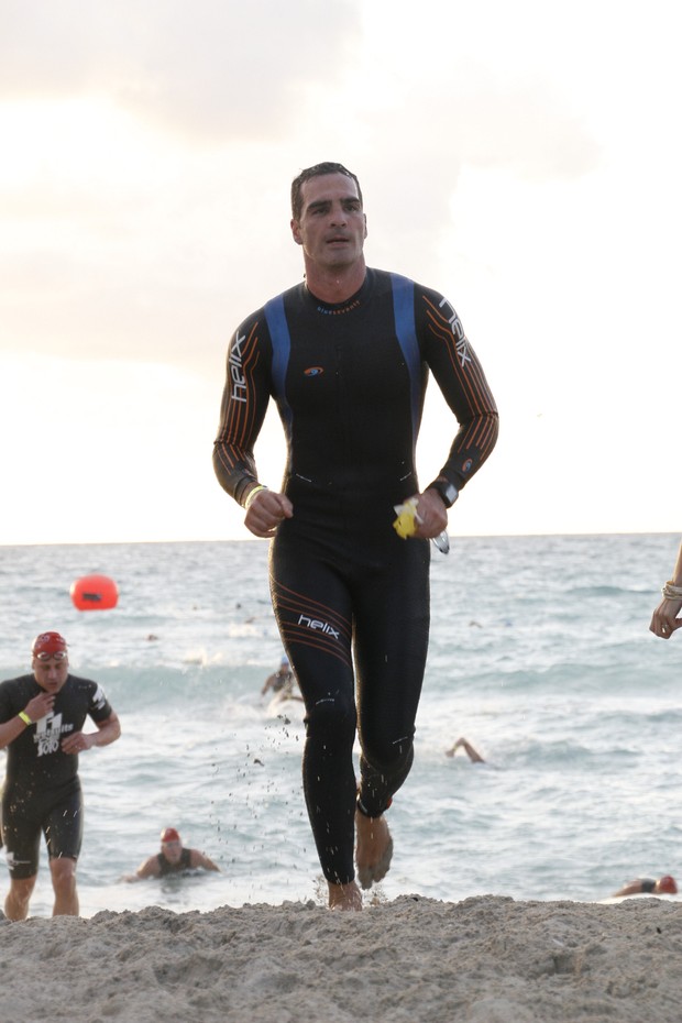 Ex-BBB Ralf participa de prova de triathlon em Miami (Foto: Divulgação)