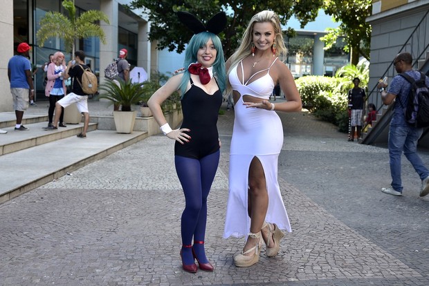 Veridiana Freitas conhece e se diverte na Expo Geek, no Rio (Foto: Roberto Teixeira / EGO)