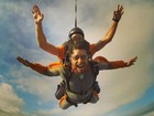 Jesus Luz salta de paraquedas e faz vídeo: 'Melhor experiência da vida'