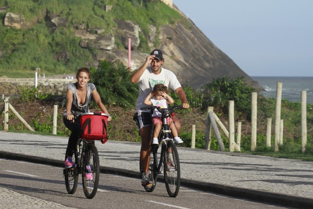 Dani Monteiro com a família (Foto: Agnews/ Dilson Silva)