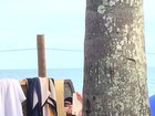 Leonardo DiCaprio curte dia na praia em Trancoso, na Bahia