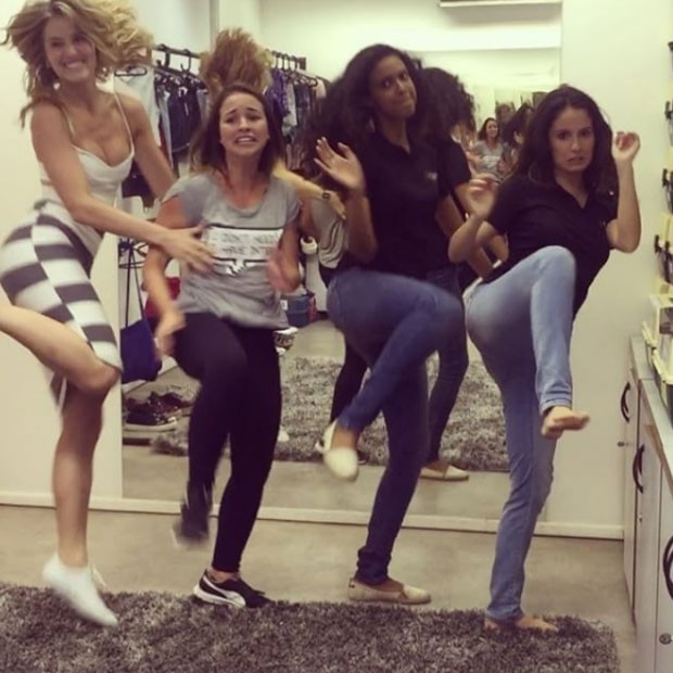 Bárbara França, Laryssa Ayres, Aline Dias e Amanda de Godoi dançam funk (Foto: Instagram/ Reprodução)