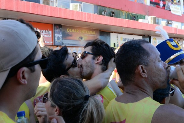 Beijo Gay no trio de Ivete Sangalo (Foto: Marcelo Machado /Ag PhotoSSA)