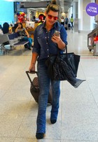 Look do dia: Fernanda Souza aposta no jeans e bolsa de grife