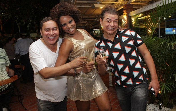 Glaycon Muniz, Adriana Bombom e David Brazil em inauguração de restaurante no Rio (Foto: Jorge Marcílio/ Rogério Produções/ Divulgação)