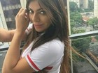 Suzy Cortez posa de fio-dental para comemorar classificação do São Paulo
