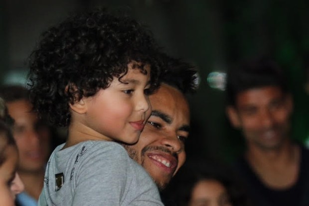 Bruno com o papai, Dentinho (Foto: Divulgação)