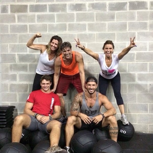 Reynaldo Gianecchini se exercita com Giovanna Antonelli e amigos no Rio (Foto: Instagram/ Reprodução)