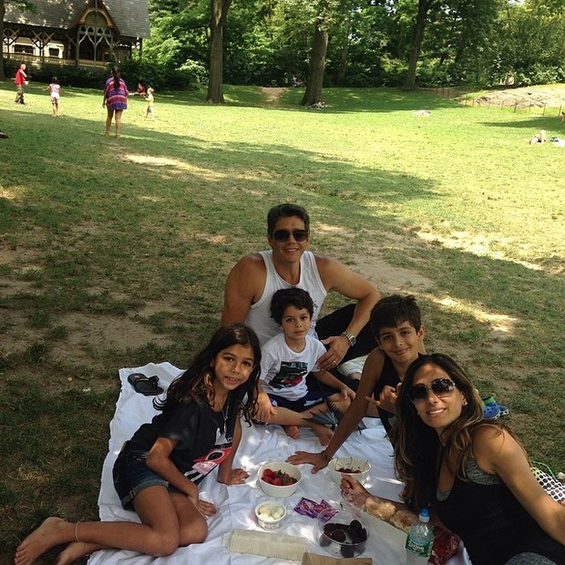  Márcio Garcia e Andrea Santa Rosa com os filhos (Foto: Instagram / Reprodução)