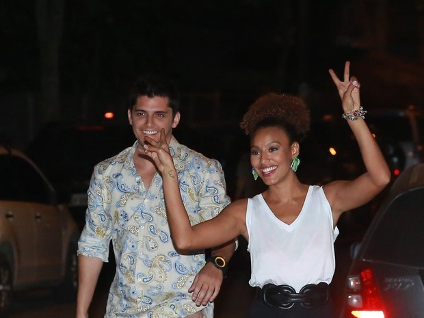 Bruno Gissoni e Sheron Menezzes em festa na Zona Oeste do Rio (Foto: Dilson Silva e Delson Silva/ Ag. News)