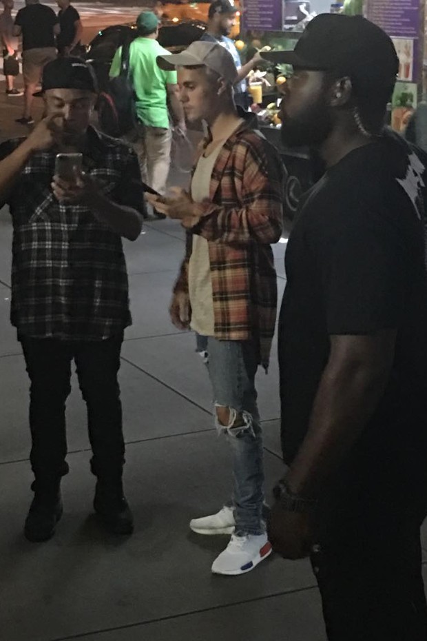 Justin Bieber aparece jogando Pokémon Go perto do Central Park, nos EUA (Foto: Reprodução / Instagram)