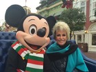 Ana Maria Braga posa com Mickey na Disney: 'Amigos desde sempre'